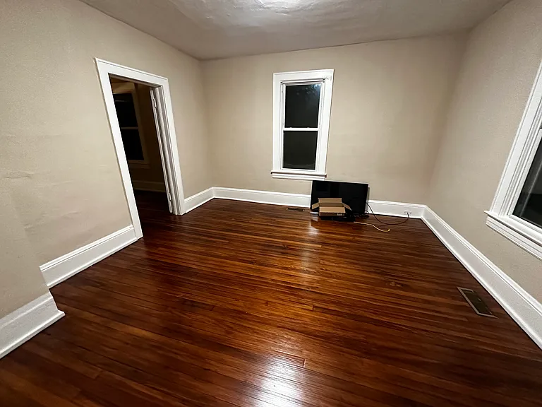 1312 Morton Ave SE — Photo 5