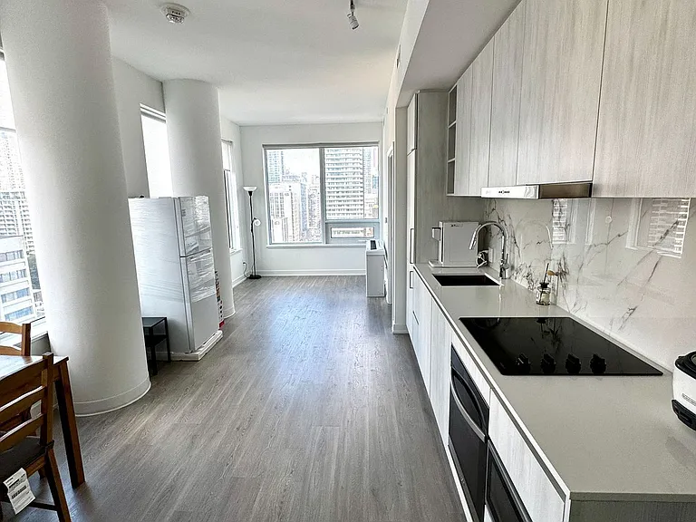 8 Wellesley St W #1612 — Photo 2