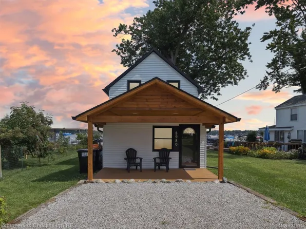 8980 Dexter Pinckney Rd, Pinckney, MI 48169