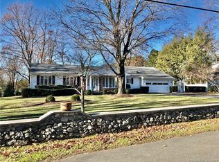 30 Redwood Dr, Bethel, CT 06801