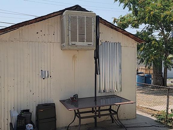 4th image of 1330 E 5th St