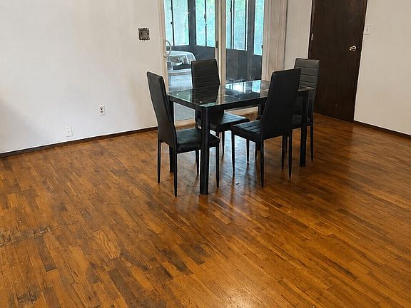 5th image of 925 139th Street E