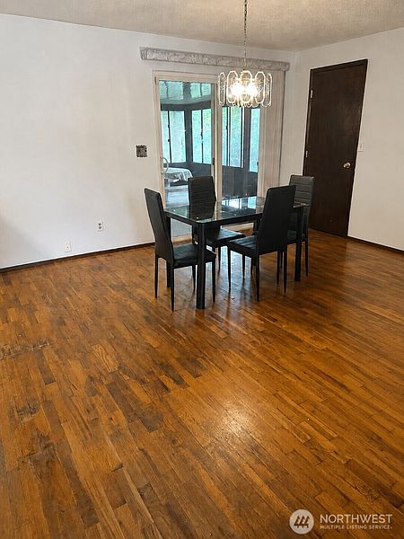 5th image of 925 139th Street E