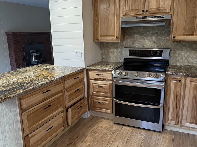 904 W Lorraine Ave — Photo 3