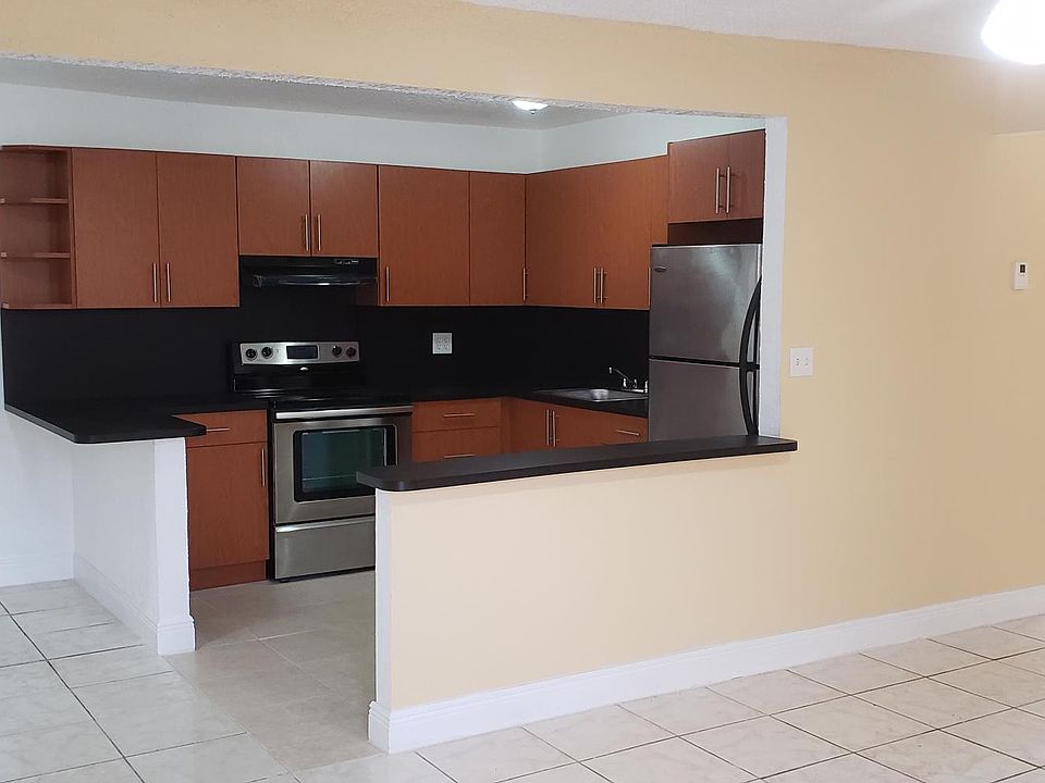 Kitchen and livingroom 