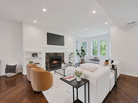 2nd image of 2029 W Pierce Ave #4W