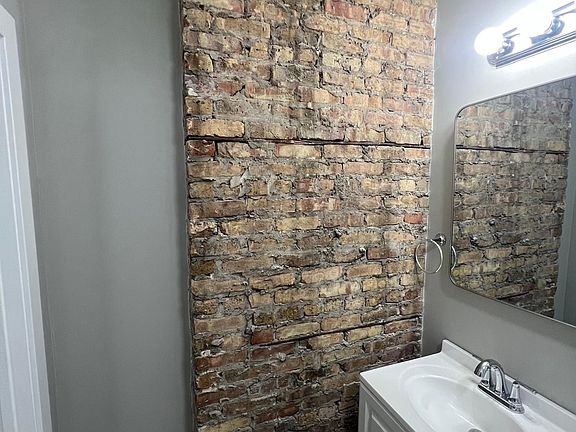 3rd image of 3848 W Hirsch St