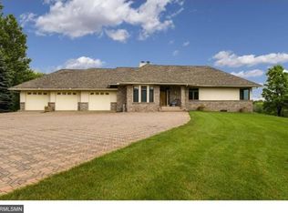 1647 Leavitt Woods Ln, Shakopee, MN 55379