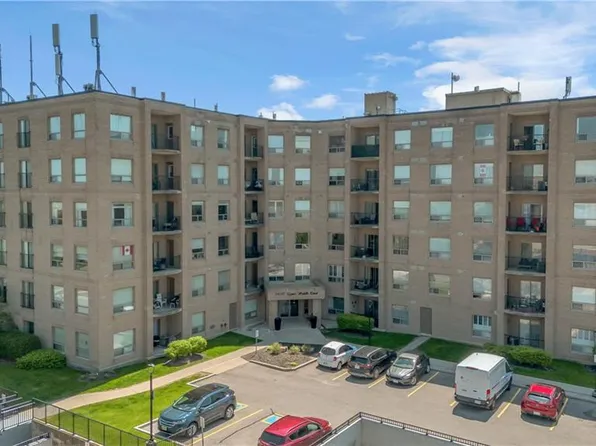 3497 Upper Middle Rd #105, Burlington, ON L7M 4T6