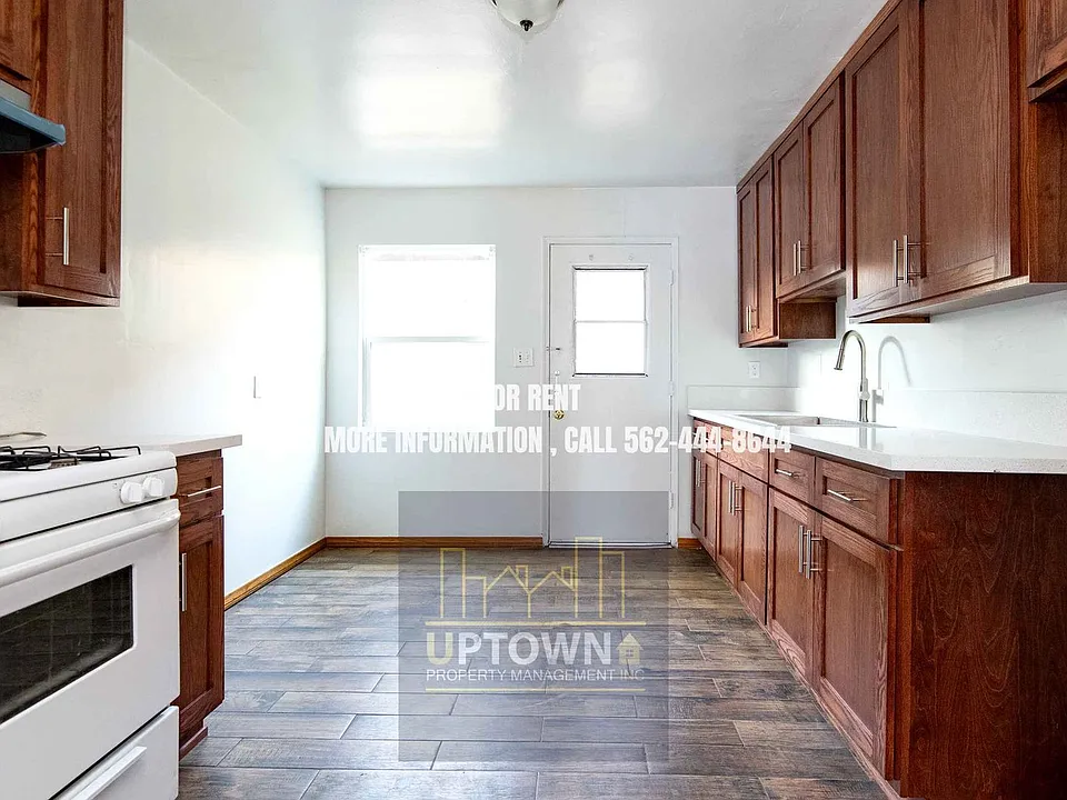 9605 Elizabeth Ave