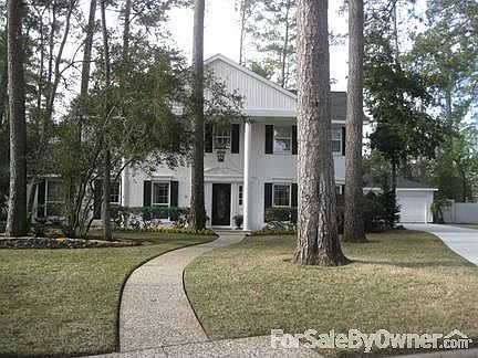 Two story colonial
						:
						Front Yard / Exterior