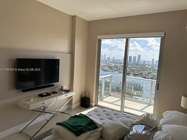 16385 Biscayne Blvd #7 — Photo 20