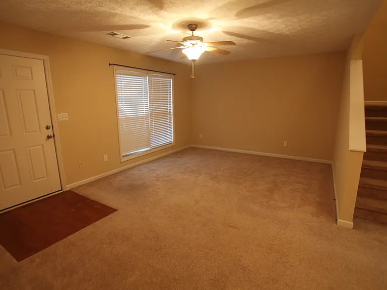 2123 Cobblestone Dr — Photo 2