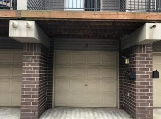 5 Georgetown Ct #104, Dearborn, MI 48126