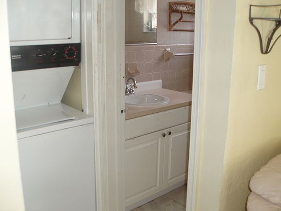 4th image of 1821 N. Dixie Hwy #3-PLEX