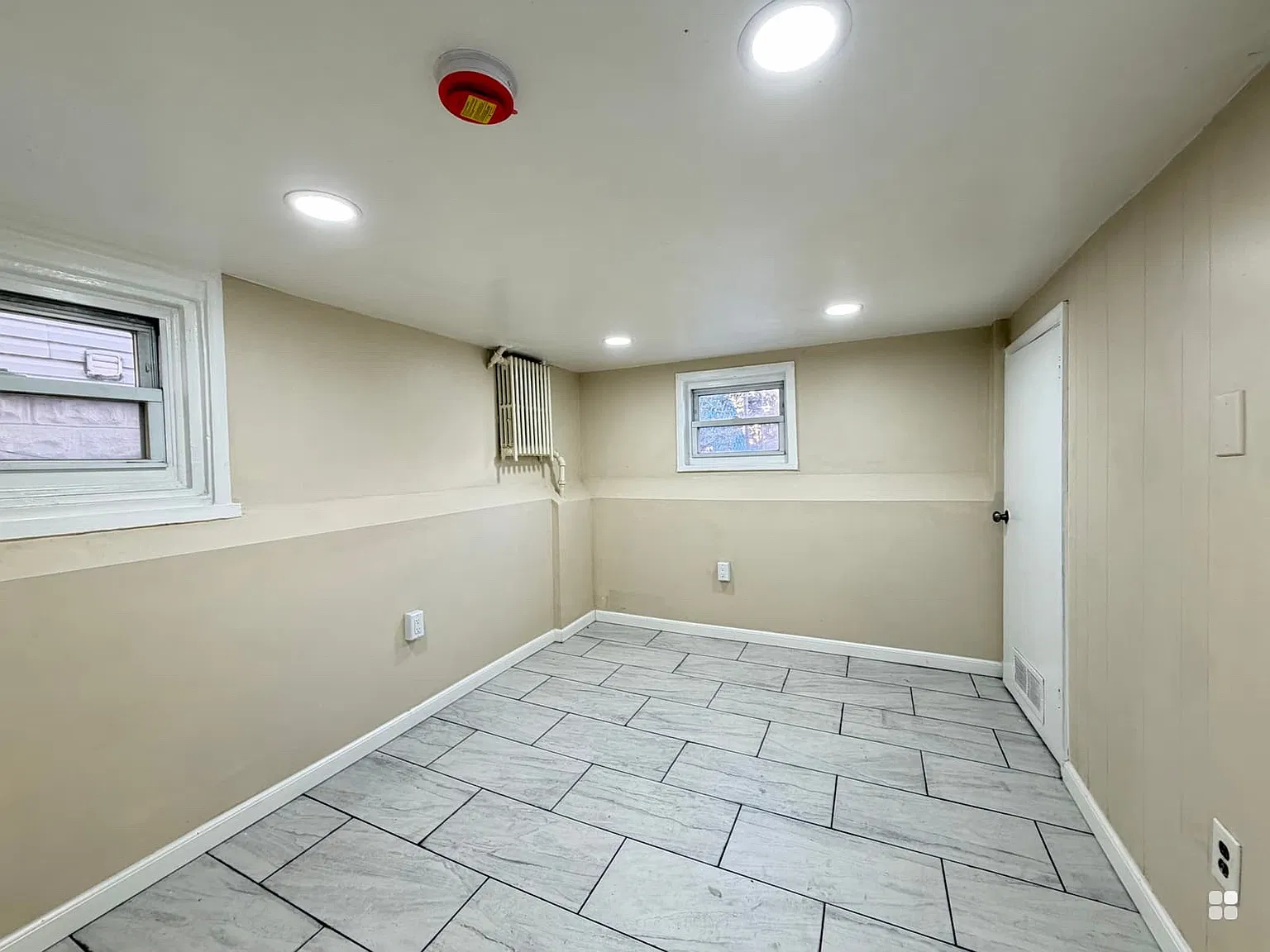 276 Winfield Ave — Photo 3