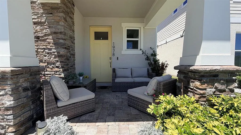 3 bed, 2.5 bath, 1728 sqft, $2,400 — Photo 2