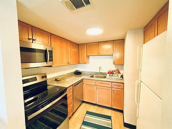 5th image of 1490 Harbor Dr Unit 113