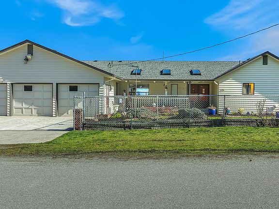 2nd image of 1395 Crestview Drive