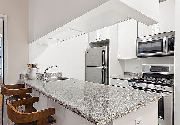 3rd image of 115 Eastern Pkwy APT 2B
