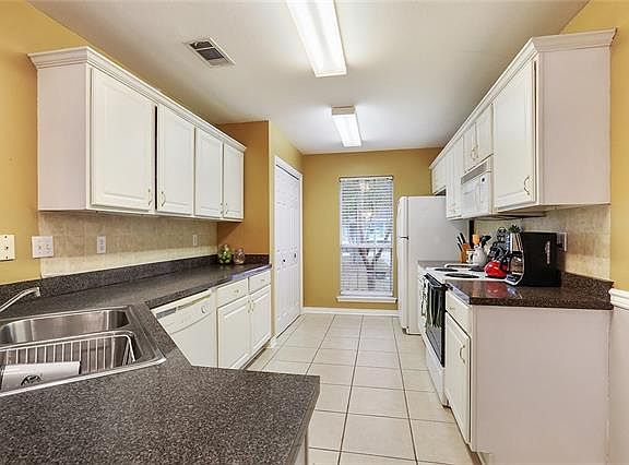 3rd image of 259 De Val Dr