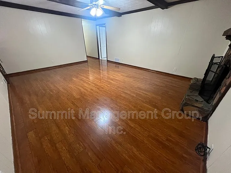 916 Curry Cir SE — Photo 5