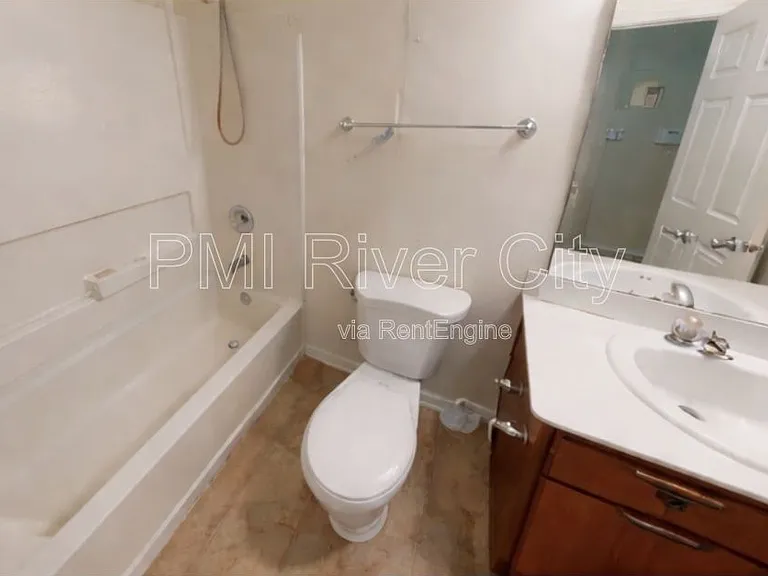12154 Alexandra Dr — Photo 11