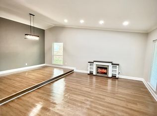 1825 Chamberlain Dr, Carrollton, TX 75007