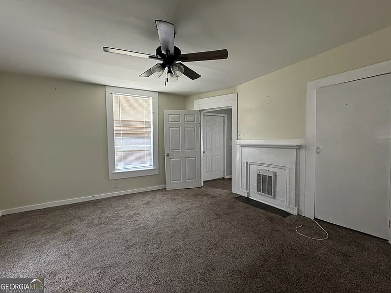 1539 Walnut St — Photo 5