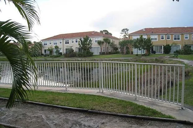 880 Pipers Cay Dr — Photo 12