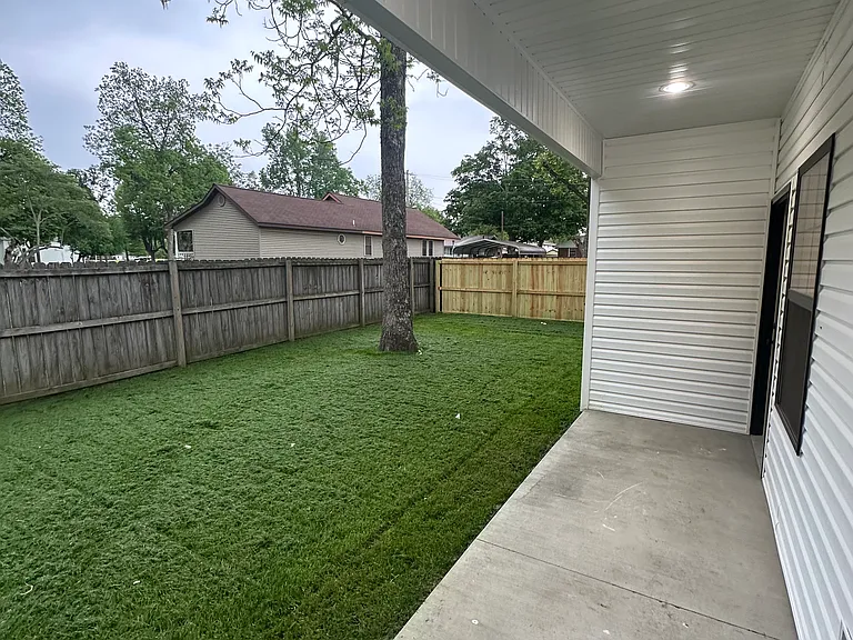 1104 Main St — Photo 14