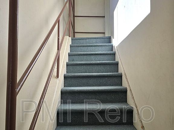 2nd image of 422 1/2 Saint Lawrence Ave Unit B