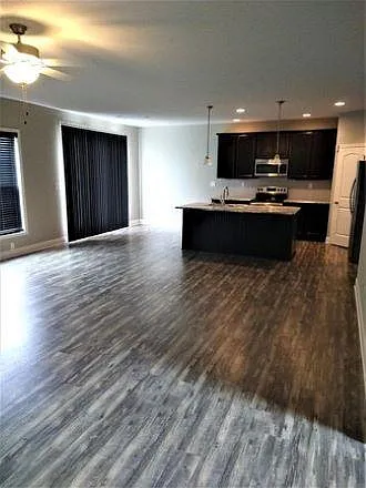 3 bed, 2.5 bath, 1938 sqft, $2,495 — Photo 4