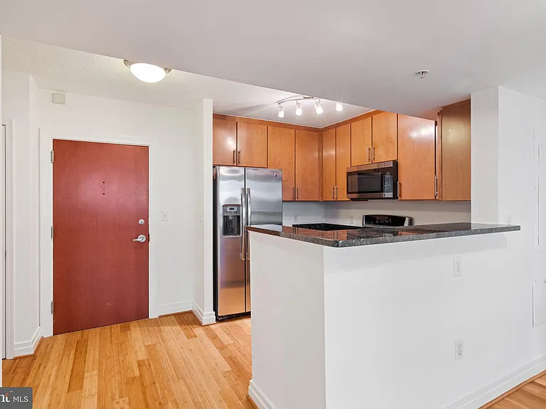 915 E St NE #505 — Photo 4