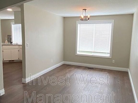 5th image of 6601 NE 67th Cir