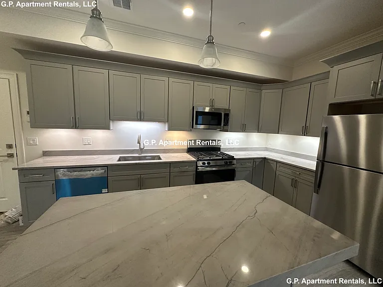 605 Broadway #202 — Photo 3