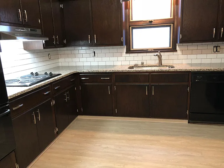 97 3rd Ave — Photo 2