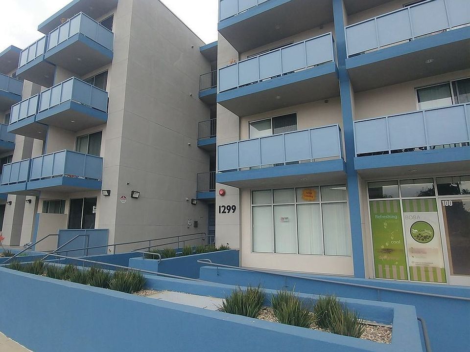 1st image of 1299 E Green St APT 106