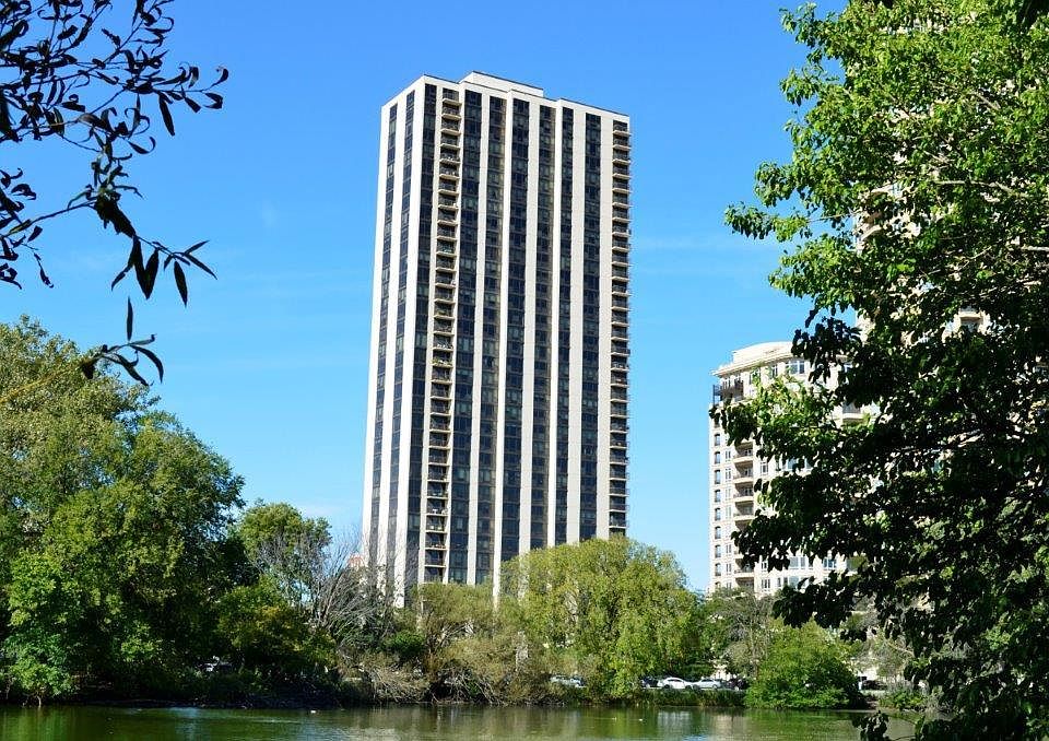 1st image of 2500 N Lakeview Ave APT 1003