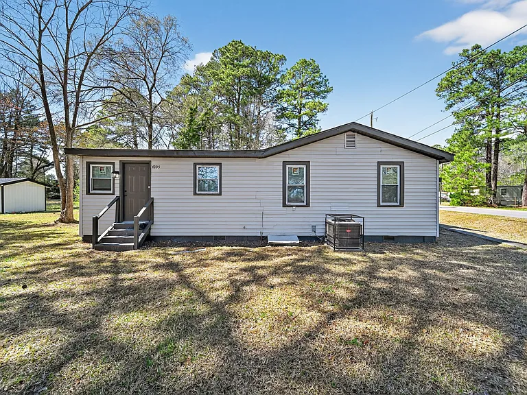 4205 Carroll Ave — Photo 2