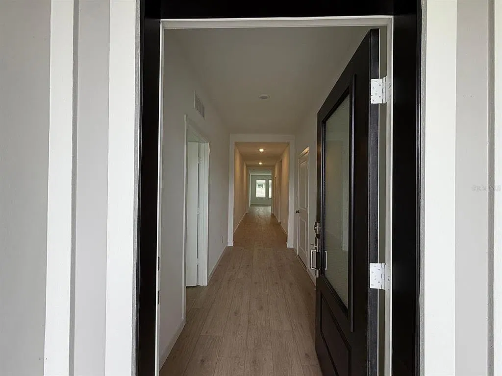 3 bed, 2.0 bath, 2066 sqft, $2,400 — Photo 4
