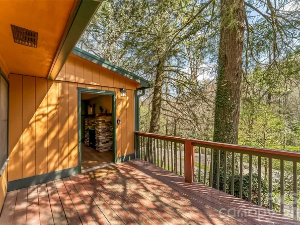 242 Plott Balsam Rd, Maggie Valley, NC 28751