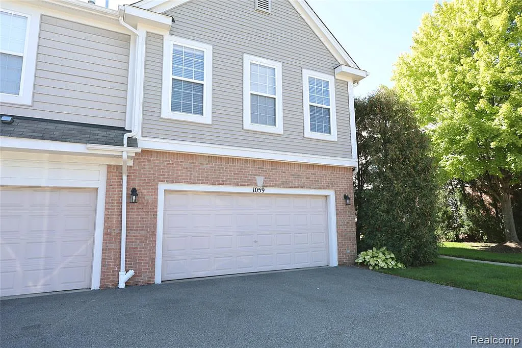 3 bed, 2.0 bath, 1711 sqft, $2,500 — Photo 4