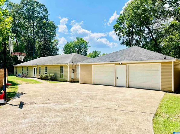 165 Dove Cove Rd, Talladega, AL 35160