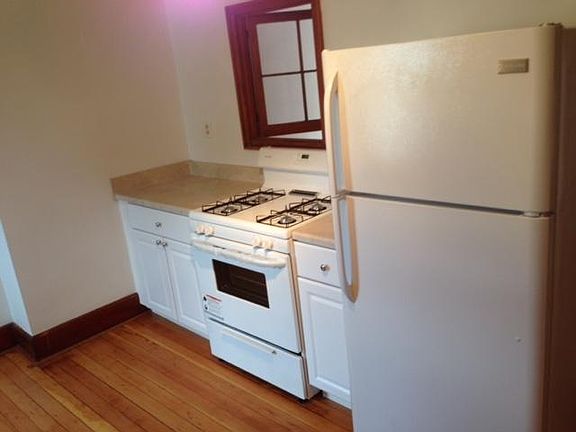 4th image of 222 Warren St #1
