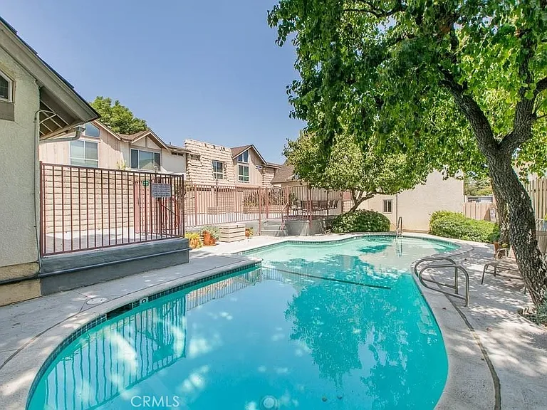 18631 Collins St #30 — Photo 11