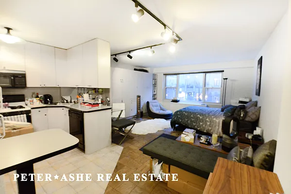 Rented by Peter Ashe | media 2