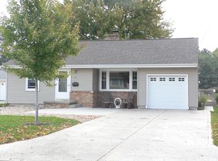 421 N Lawndale Ave, Washington, IL 61571