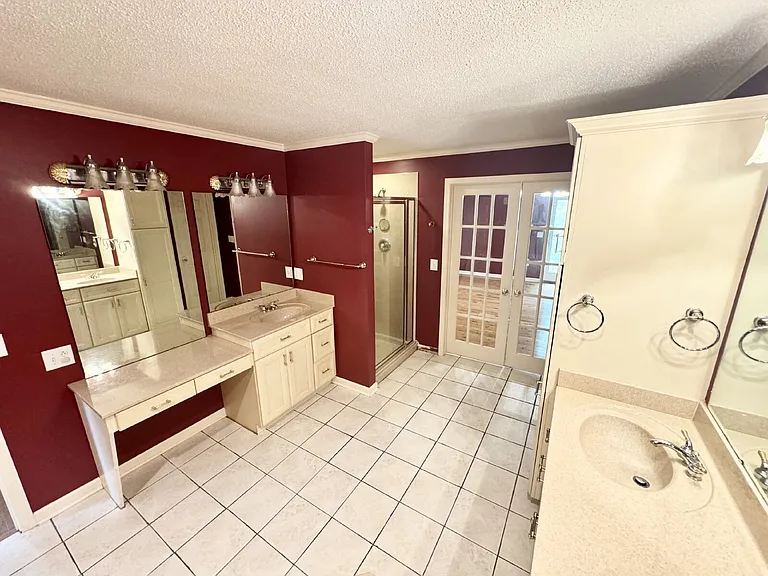 1713 E Main St — Photo 14