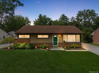 201 Kenyon Dr, Troy, MI 48083